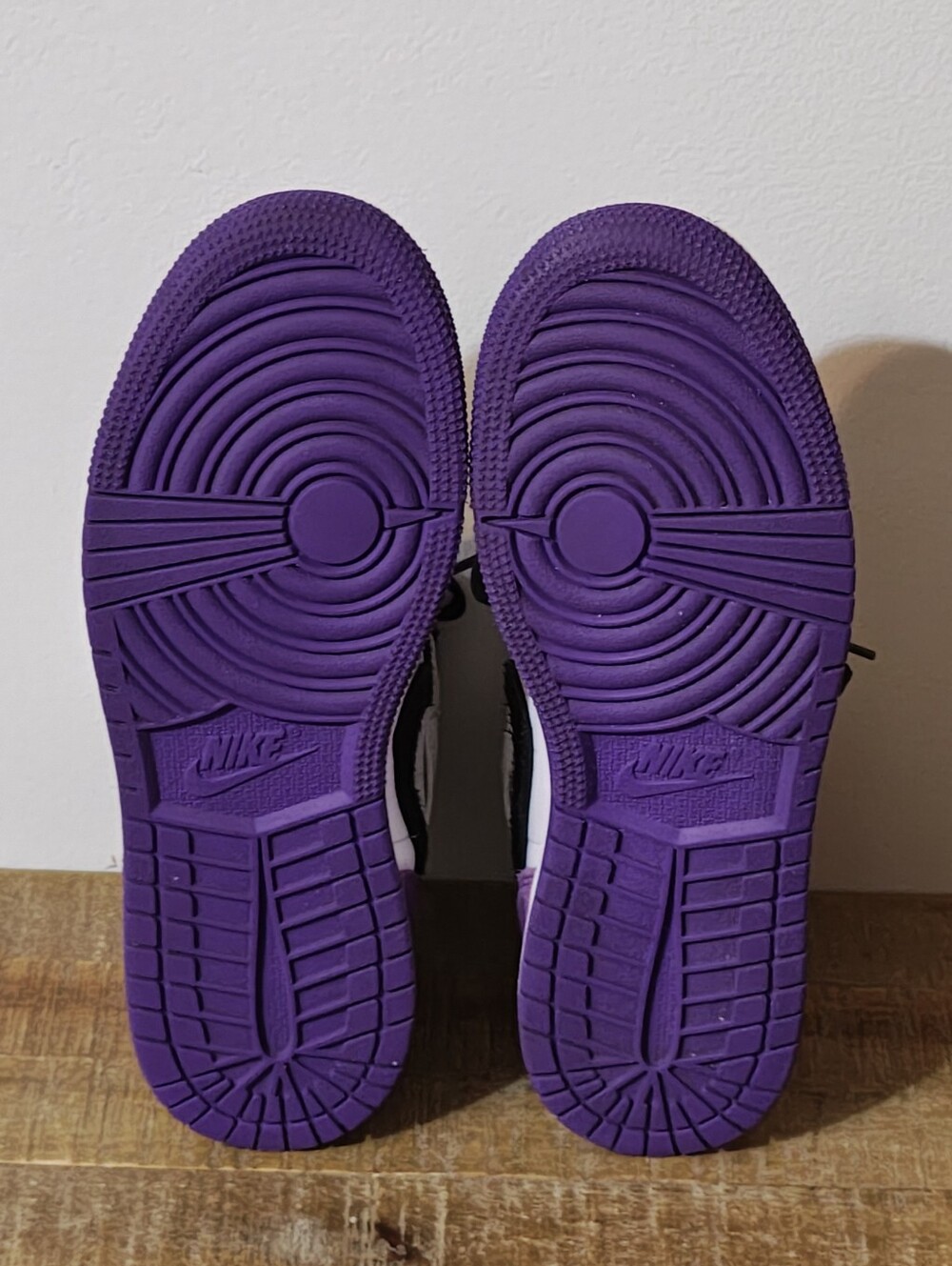 Jordan 1 Mid SE 'Varsity Purple' (GS) Kid's Size 6.5Y / Women's Size 8 - Picture 7 of 7